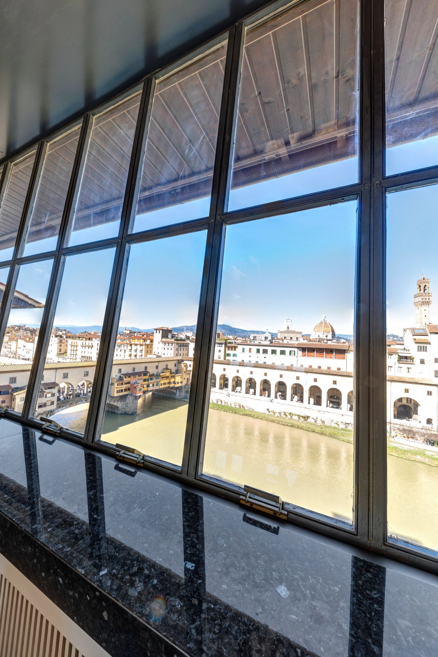 The steel window wall above the Arno and the Uffizi arcade