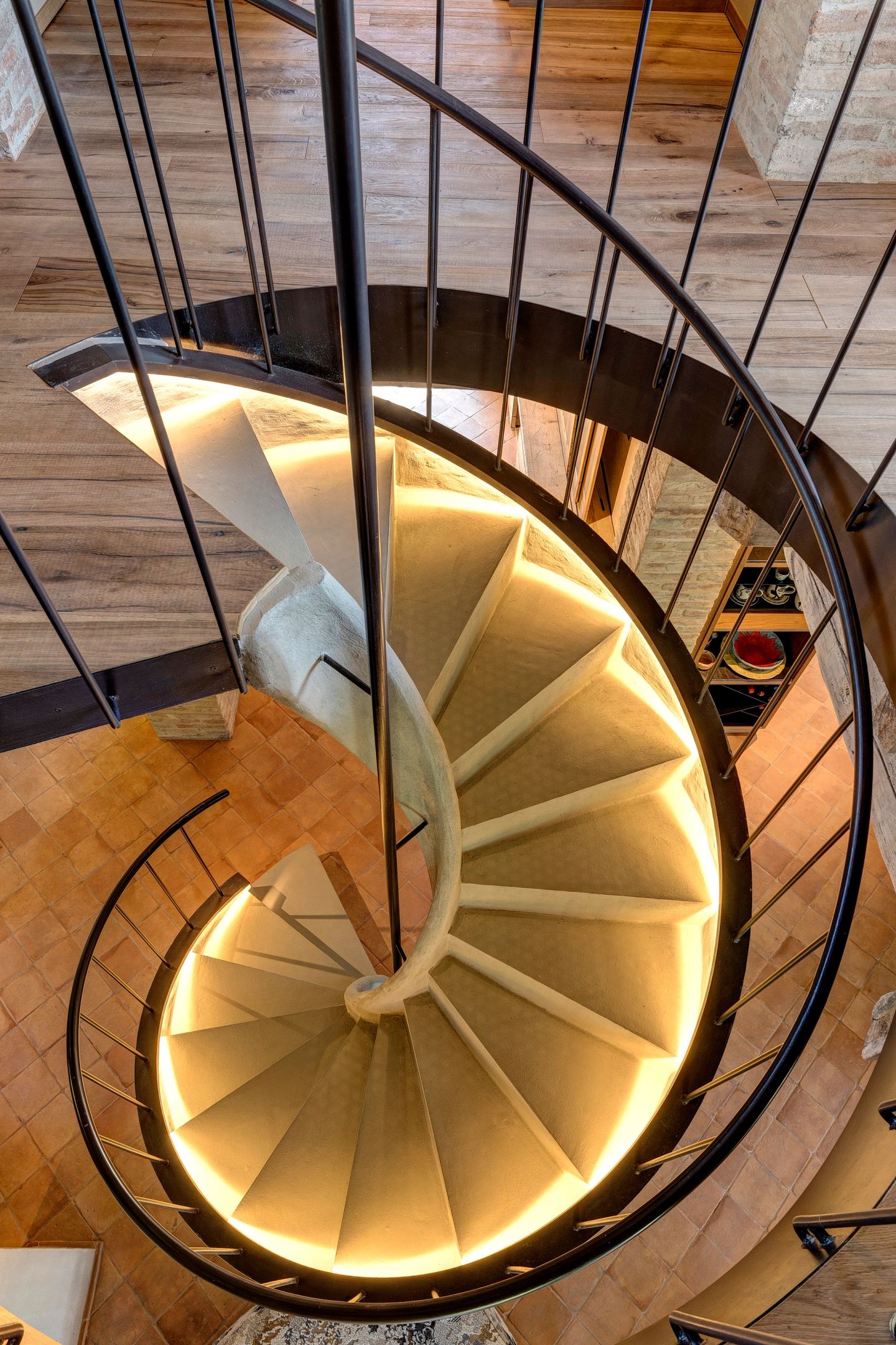 The stair unwinding beneath