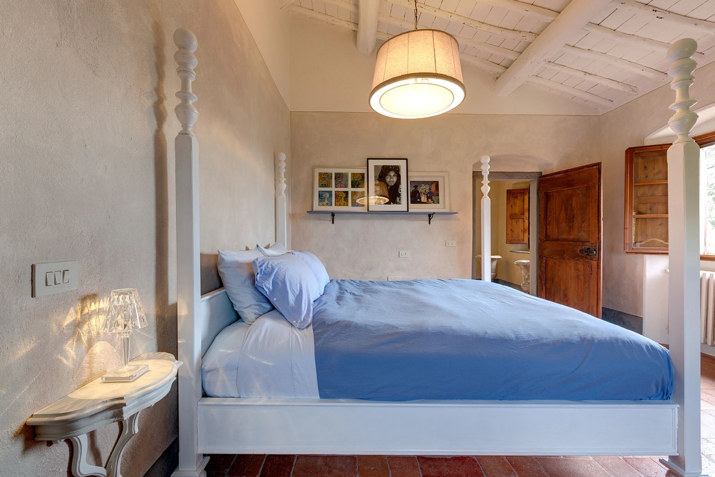 The four-poster from the foot of the bed