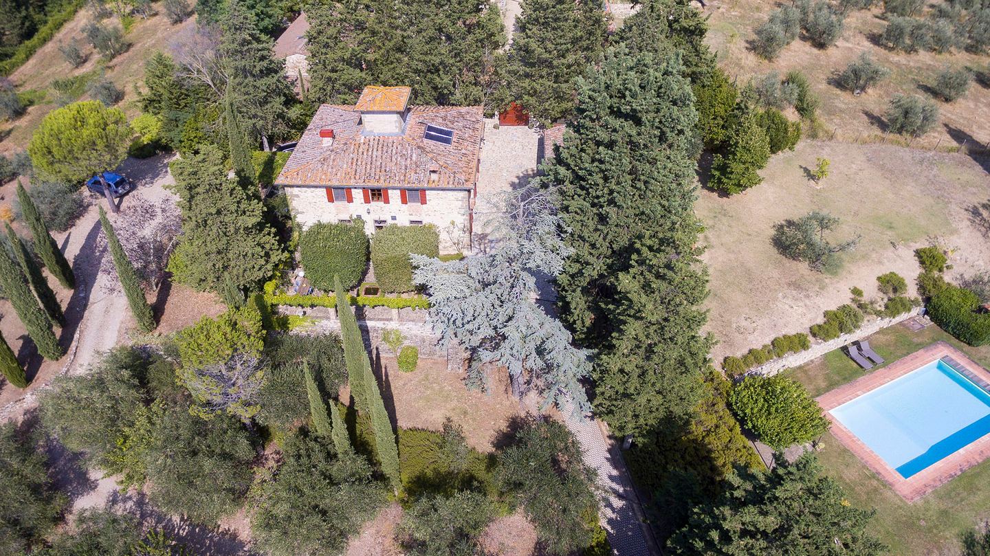 La piscina posta sotto il giardino