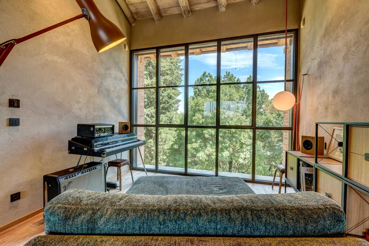 The daybed and the piano below the window
