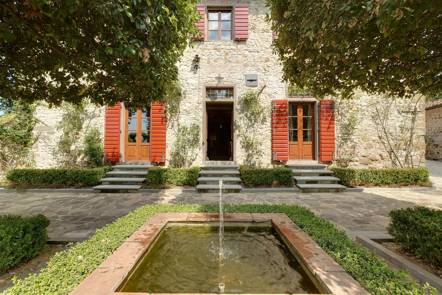 La vasca davanti alla porta