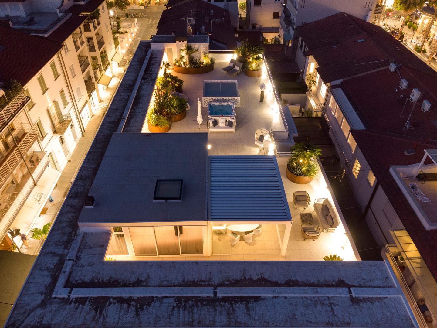 The terrace plan read from the air at dusk