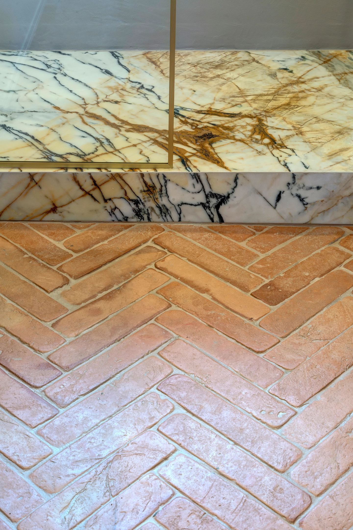 Herringbone terracotta running up to the marble