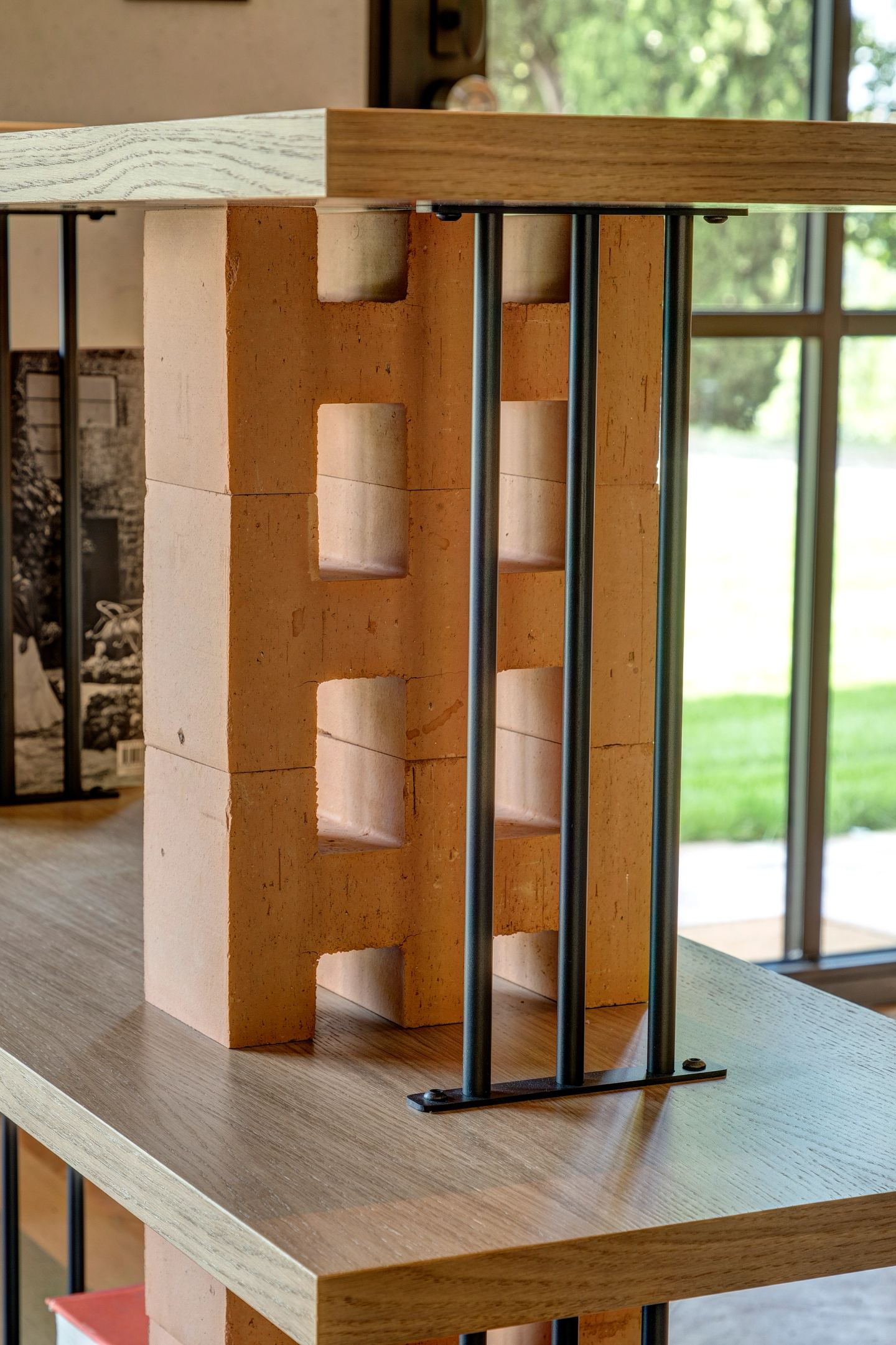 The divider from the window side