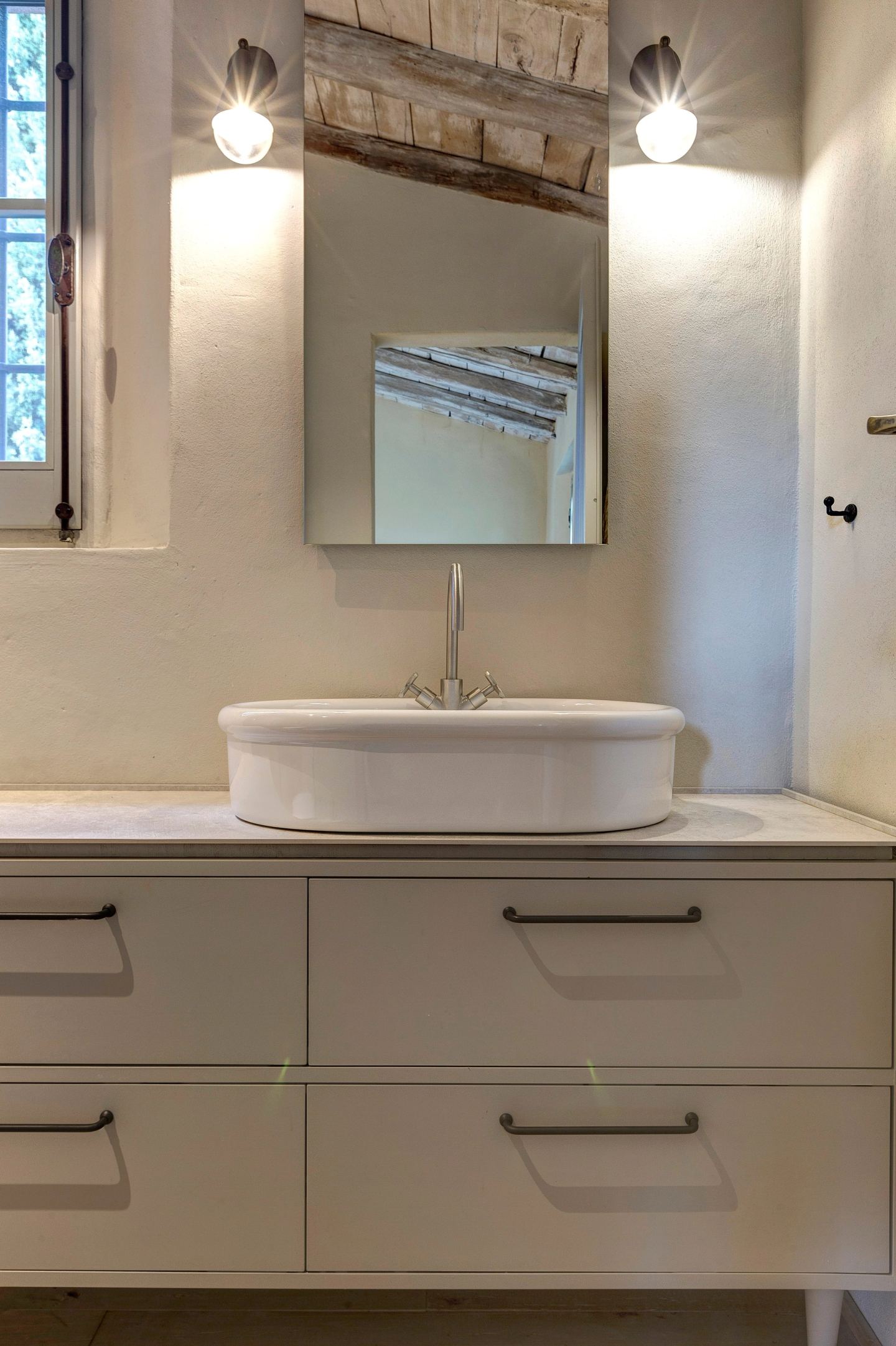 The oval basin, the mirror and two wall lights