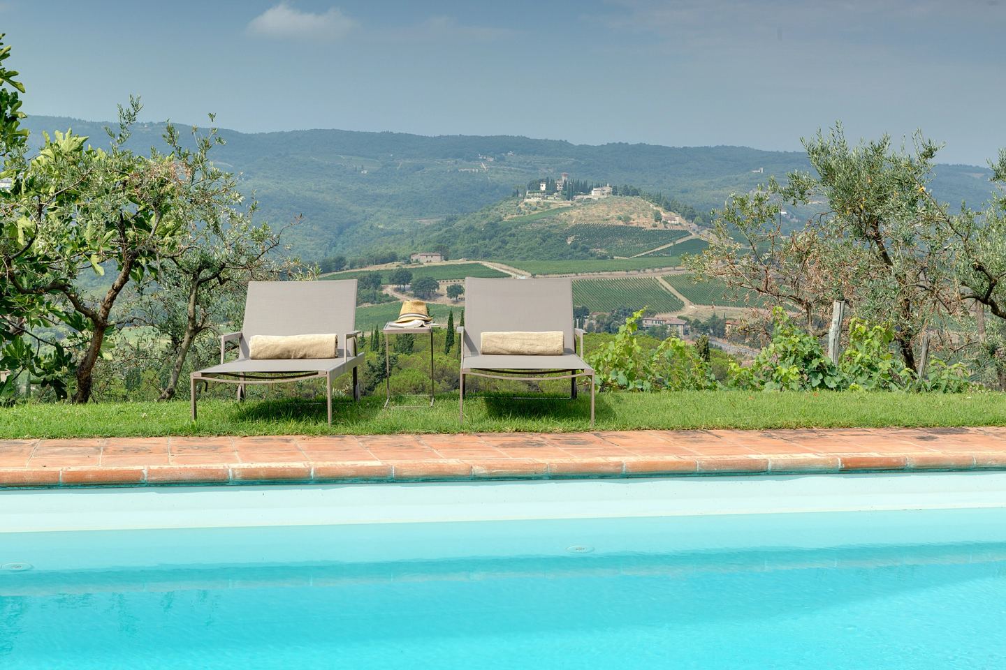 Two loungers left facing the valley