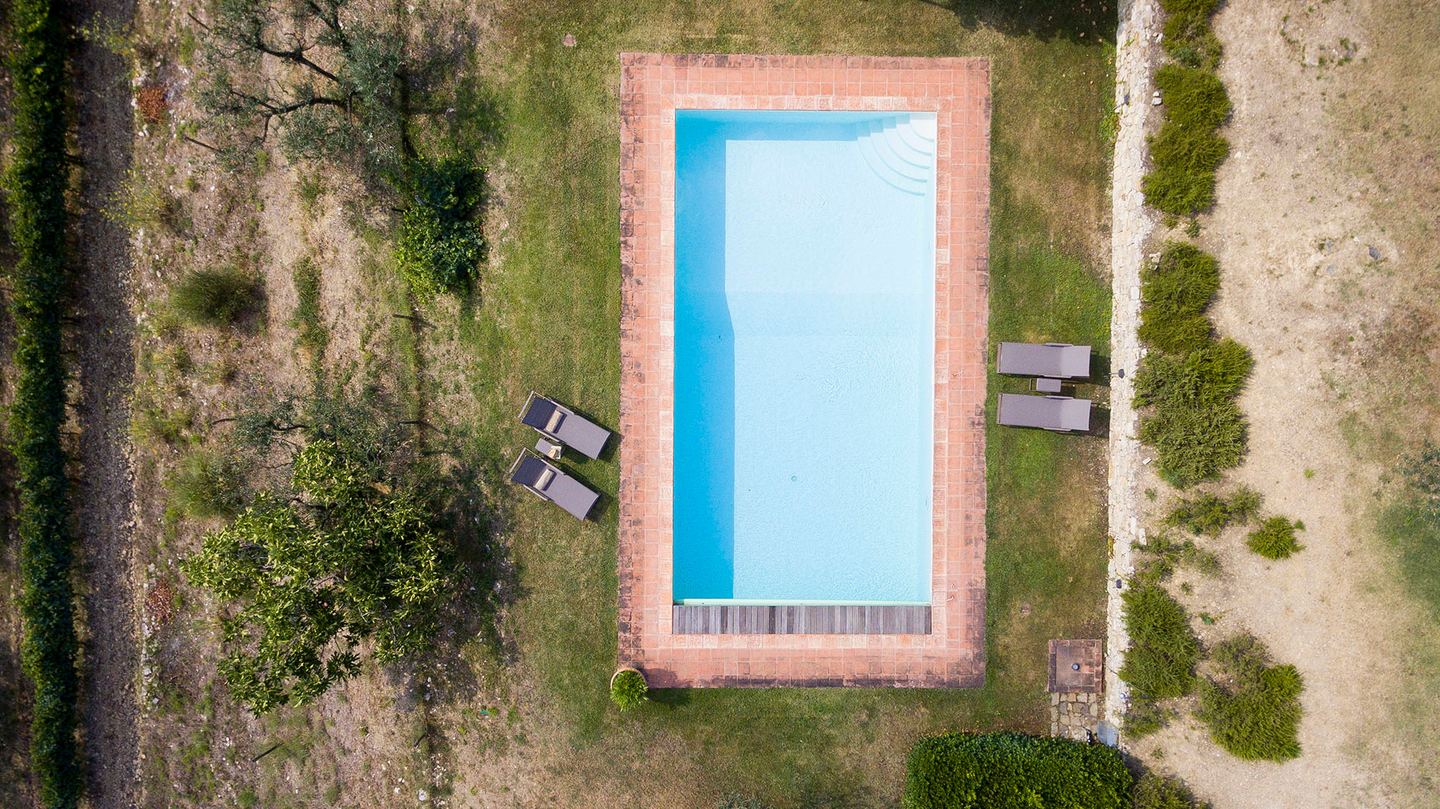 Il rettangolo d'acqua nel suo prato