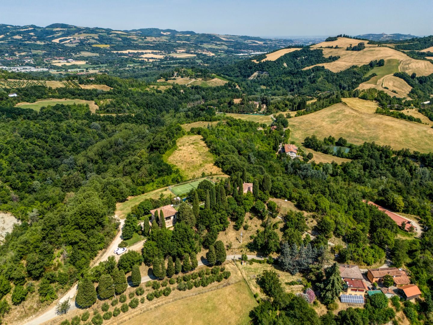 Le colline di Sasso Marconi dall'aria