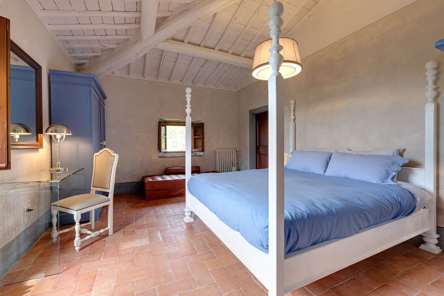 The four-poster and the dressing chair