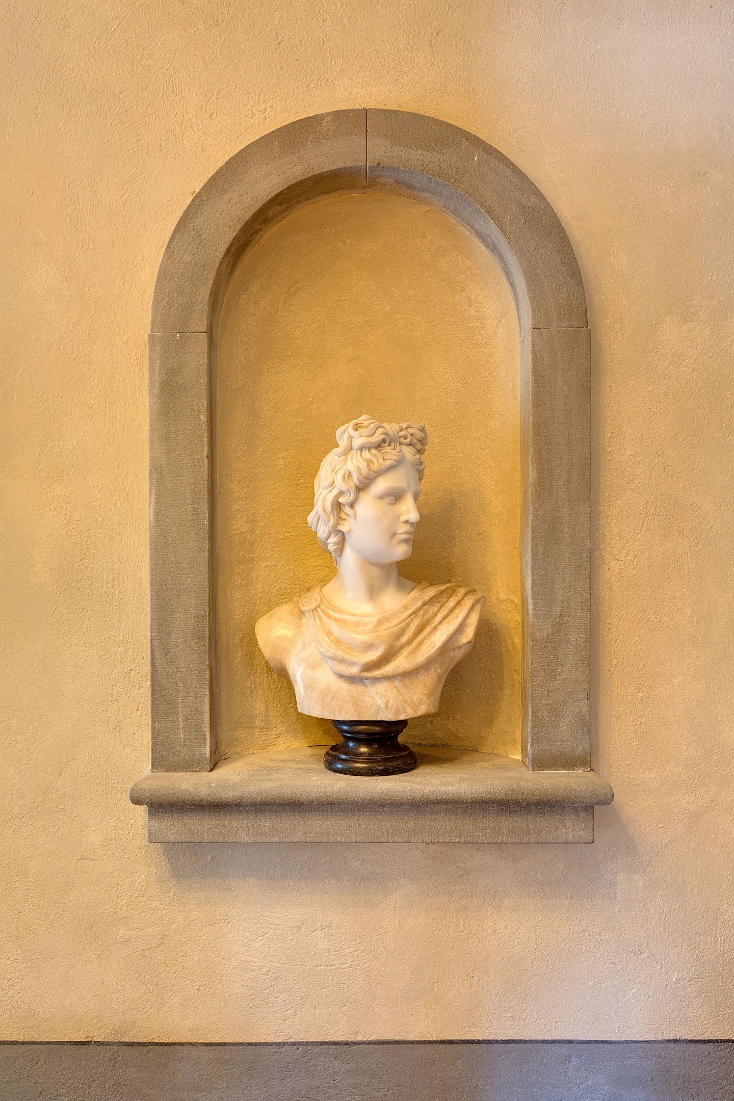 A bust set into the arched niche