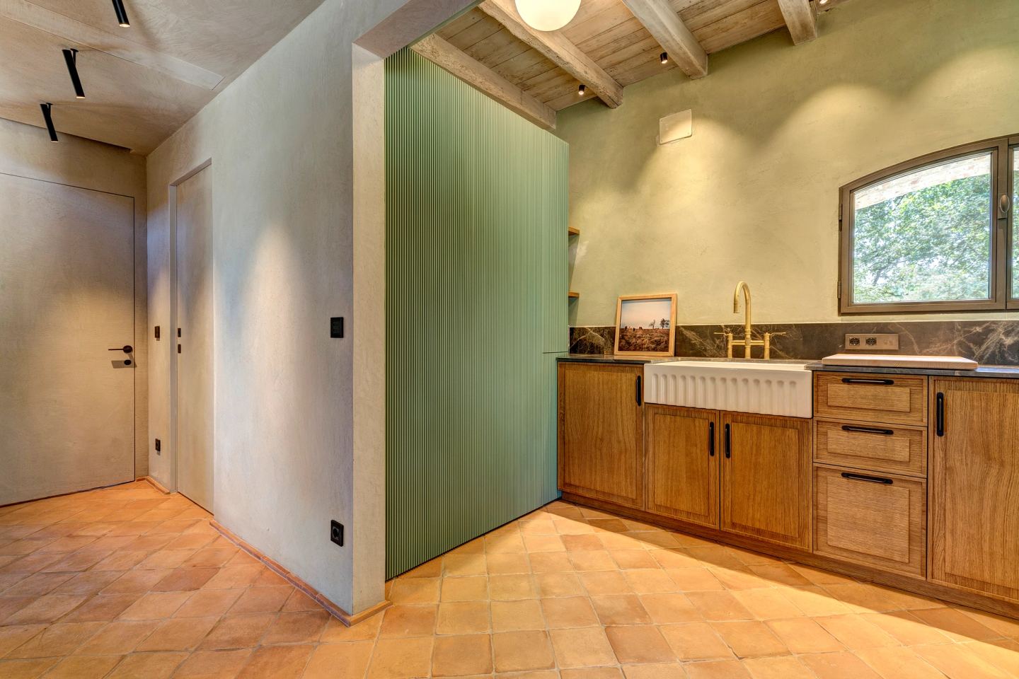The counter with the cupboards closed