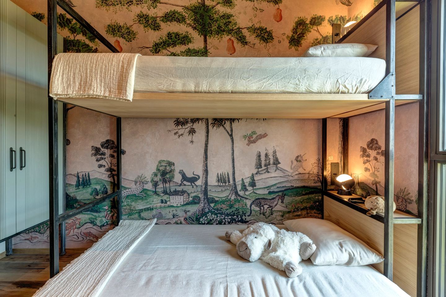 Il letto superiore tra i pini
