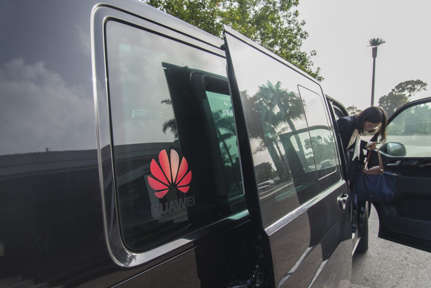 HUAWEI — photograph 1
