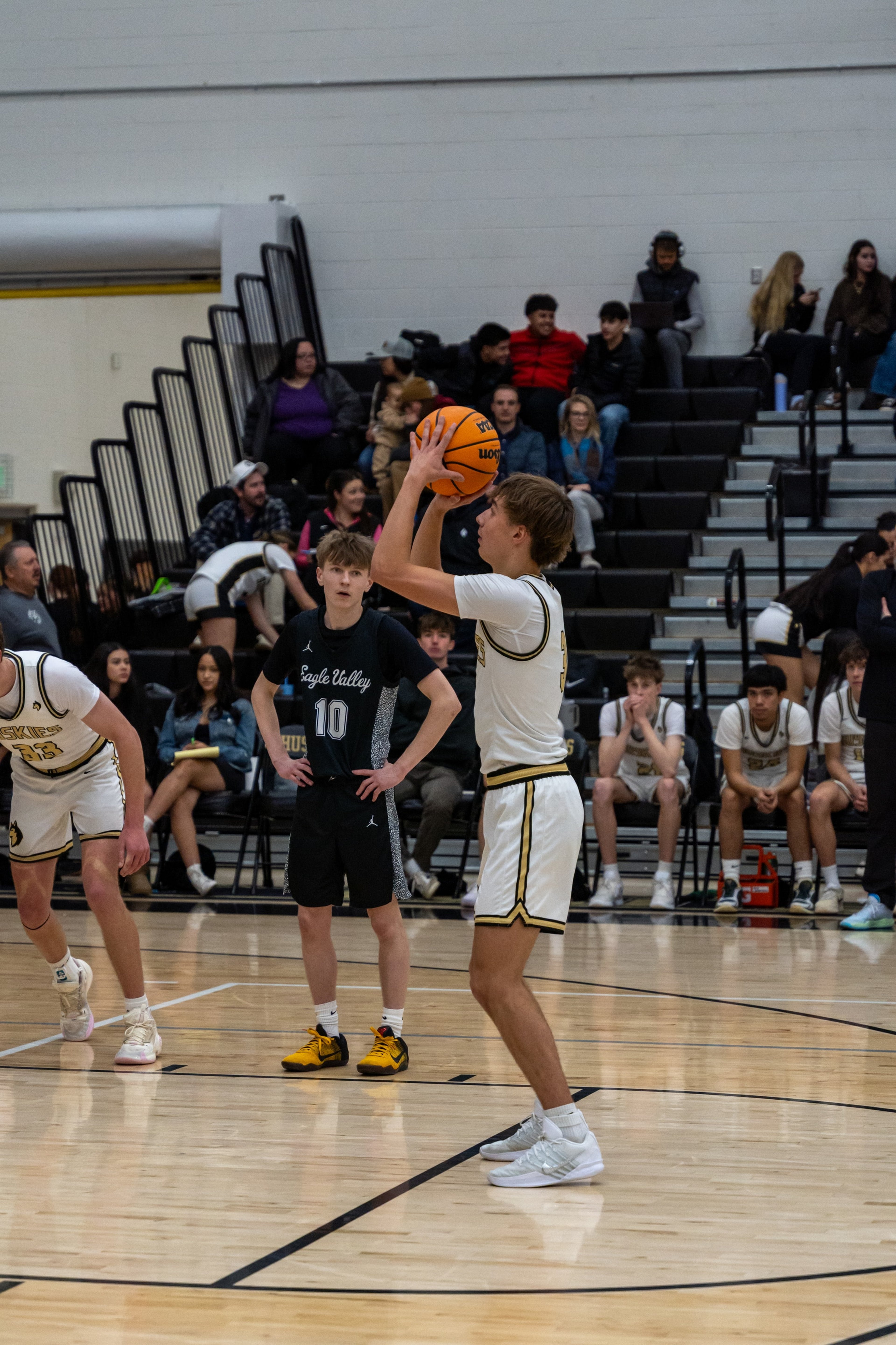 A shooter lifts the ball with his eyes on the basket