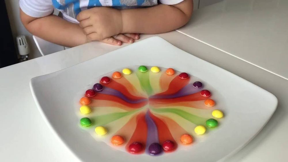 Screenshot of Kids Science Experiment with Skittles