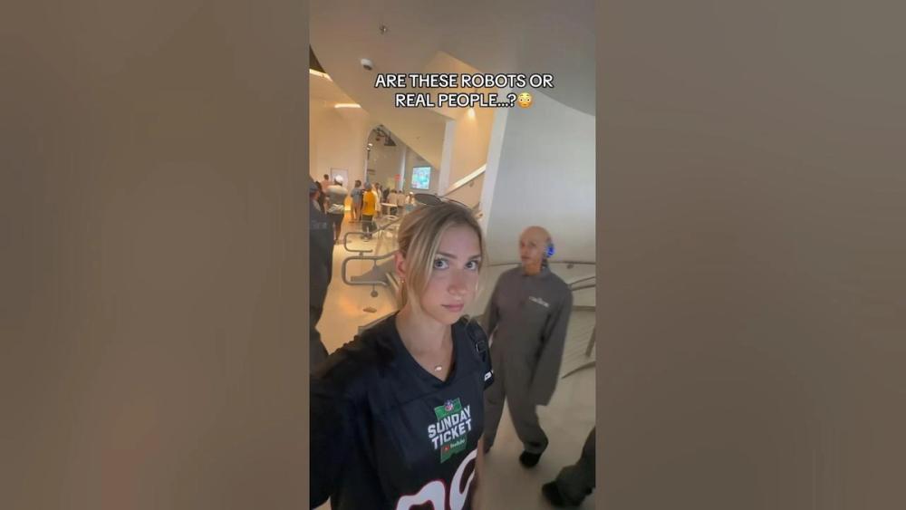 Screenshot of ARE THEY ROBOTS OR REAL PEOPLE!!