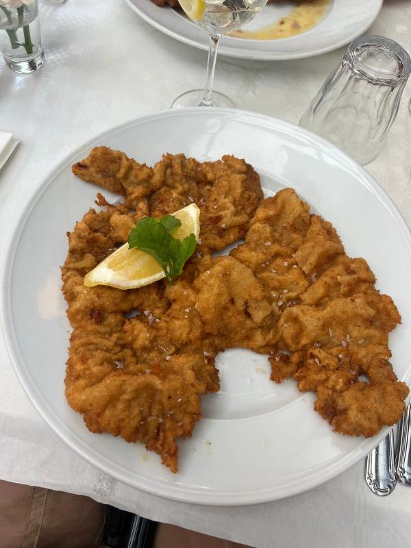 Stor panerad schnitzel med citron och persilja, Manfreds
