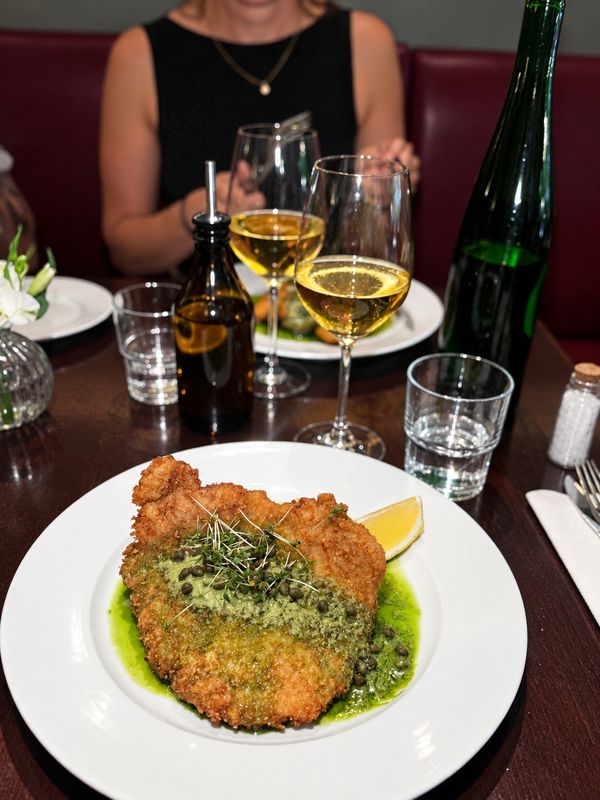 Panerad schnitzel med kapris, örtsås och citron, Ma Cuisine