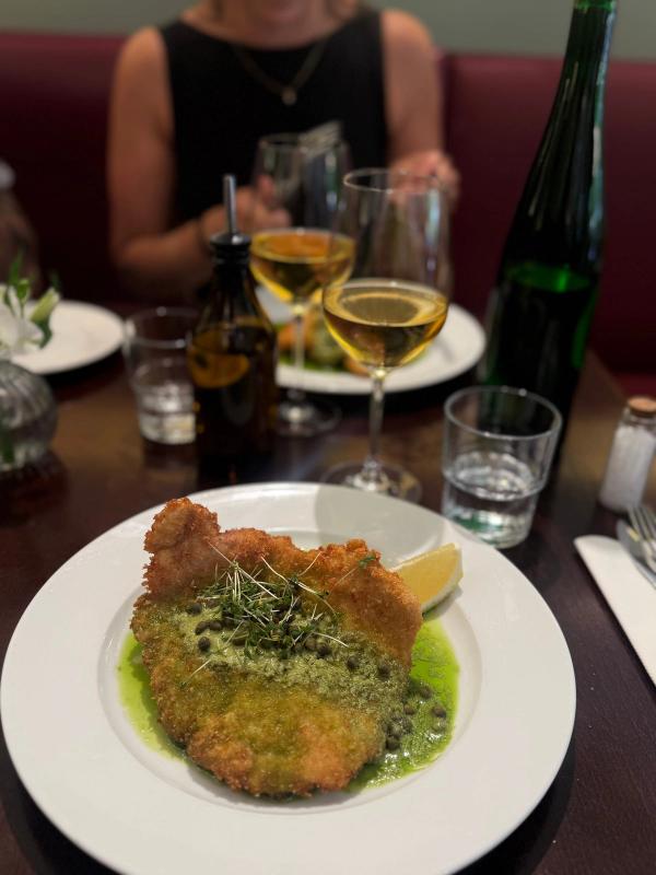 Panerad schnitzel med kapris, örtsås och citron, Ma Cuisine