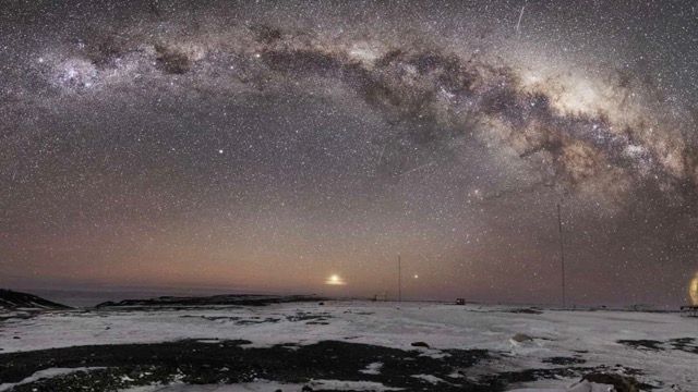 Cover image for The Atom of the Universe: The Science and Faith of Georges Lemaître