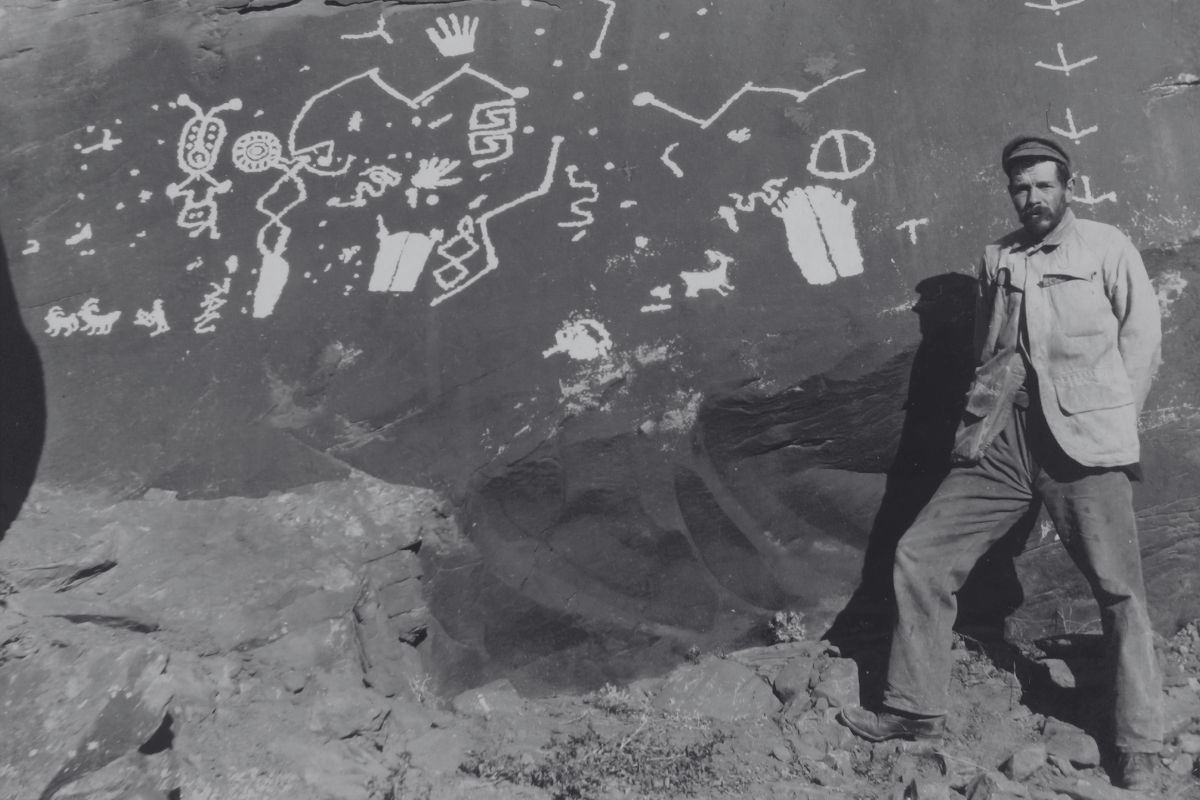 Cover image for Neanderthal Personhood? Our Hominin “Cousins” and Human Uniqueness