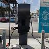 شاحن Alpitronic بقدرة 50 kW في الموقف رقم 1 لدى شل ريتشارج أثناء التركيب
