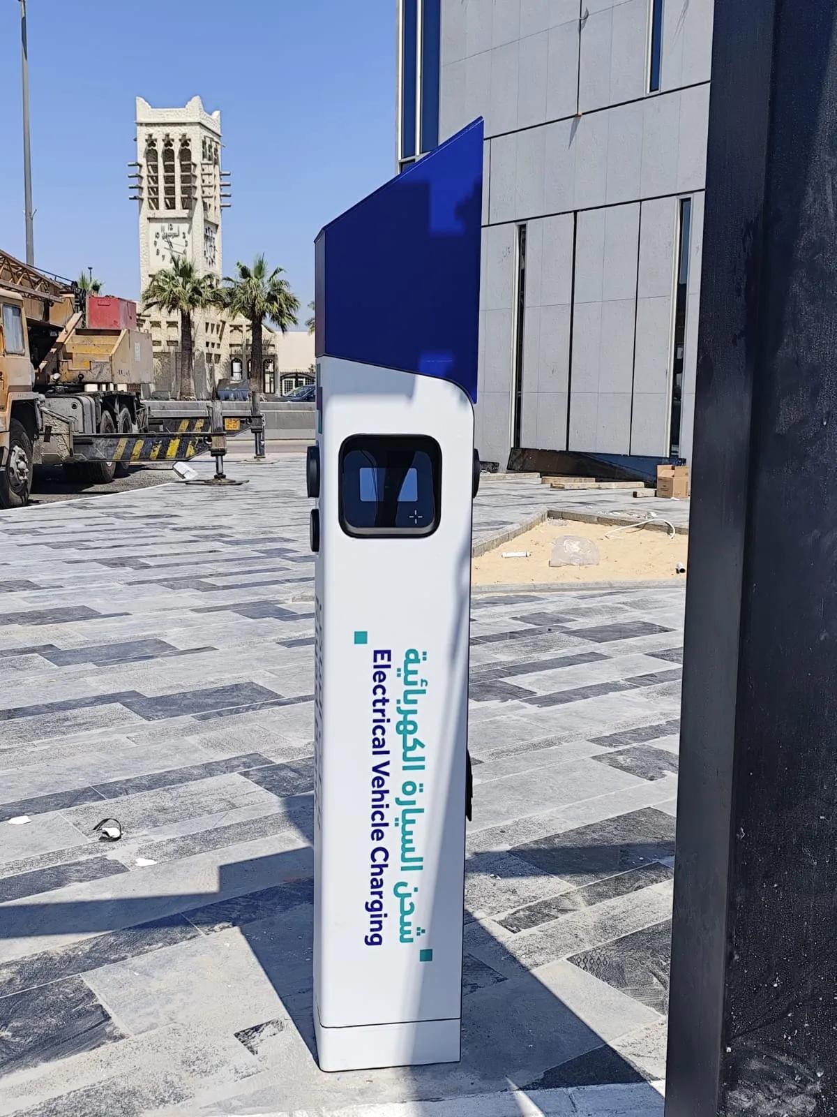 شاحن Etrel INCH Duo بهوية بنك الرياض في فرع ابن خلدون بالدمام