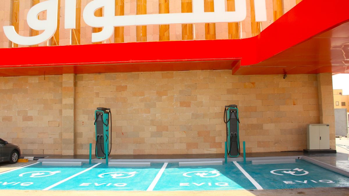 الفرق بين شاحن AC وشاحن DC: أيهما يناسب استخدامك؟