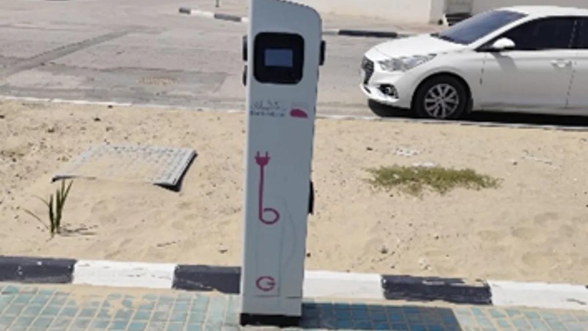 كم تكلفة شحن السيارة الكهربائية في السعودية؟ مقارنة شاملة بالبنزين