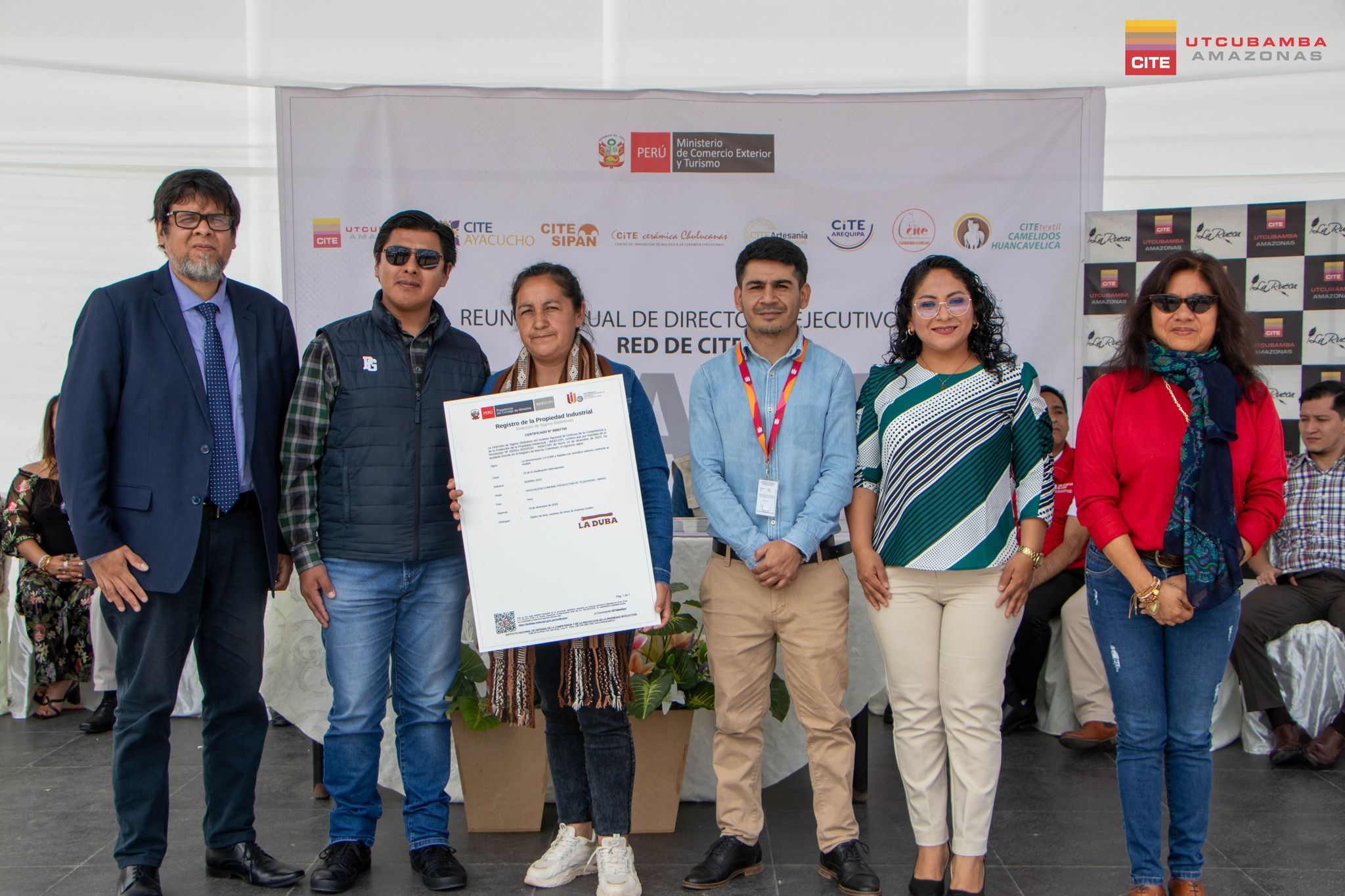 Impulsando la Identidad Artesanal: Entrega de Certificados de Registro de Marcas Colectivas