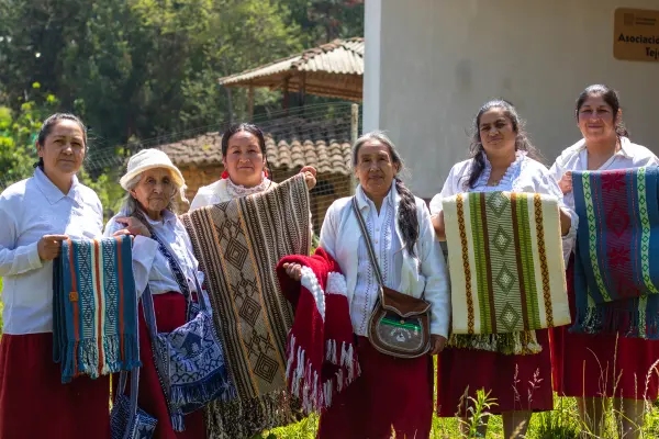 Asociación Comunal Productiva de Tejedoras - Maria - Imagen 1