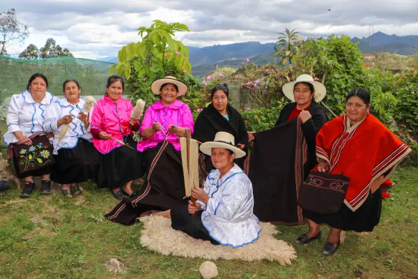 Asociación Artesanal textil Tishana Minga de Cohechan - Imagen 14