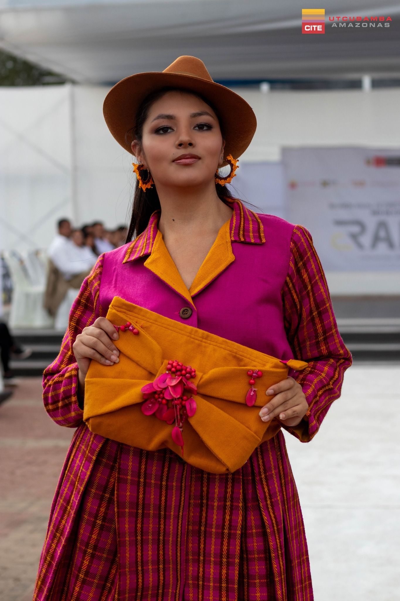 Pasarela de Moda Artesanal "La Rueca": Una Celebración de Tradición y Creatividad