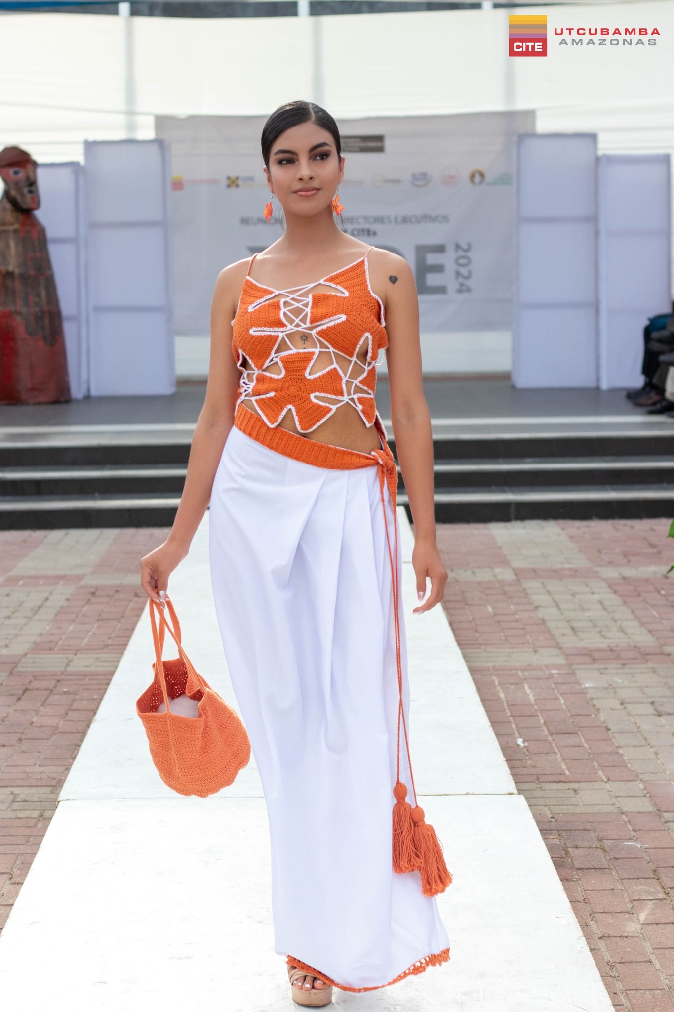 Pasarela de Moda Artesanal "La Rueca": Una Celebración de Tradición y Creatividad