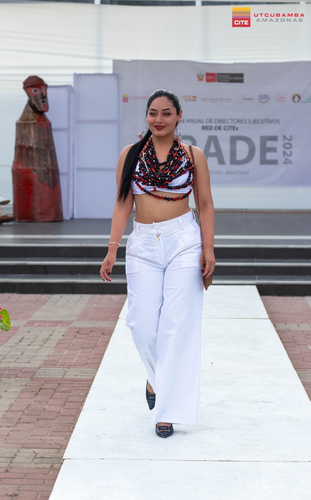 Pasarela de Moda Artesanal "La Rueca": Una Celebración de Tradición y Creatividad