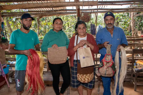 Asociación de artesanía “La Flor del Maguey” - Imagen 2