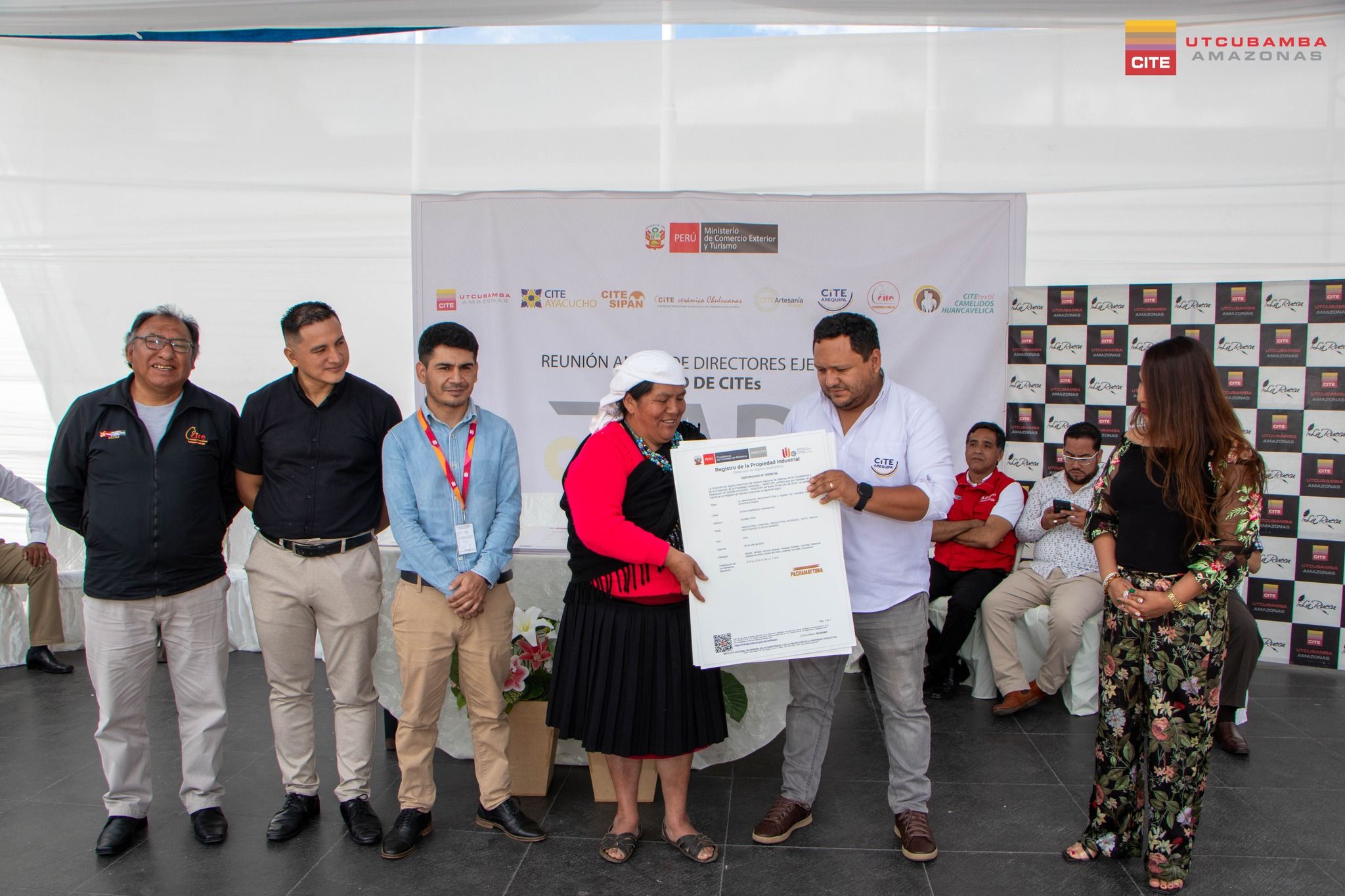 Impulsando la Identidad Artesanal: Entrega de Certificados de Registro de Marcas Colectivas