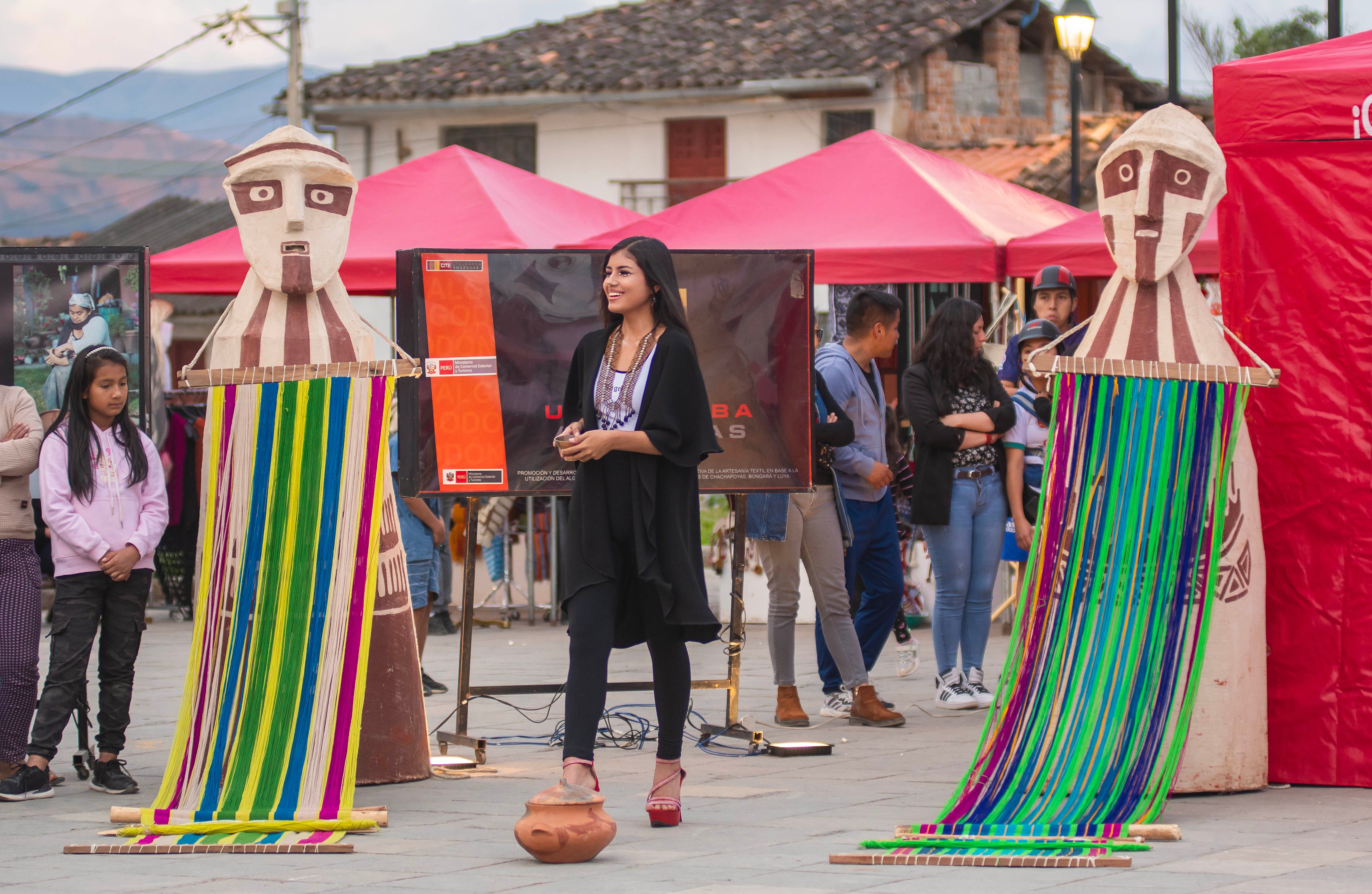Pasarela "Artesanía en Moda": Celebrando el Día del Artesano Peruano