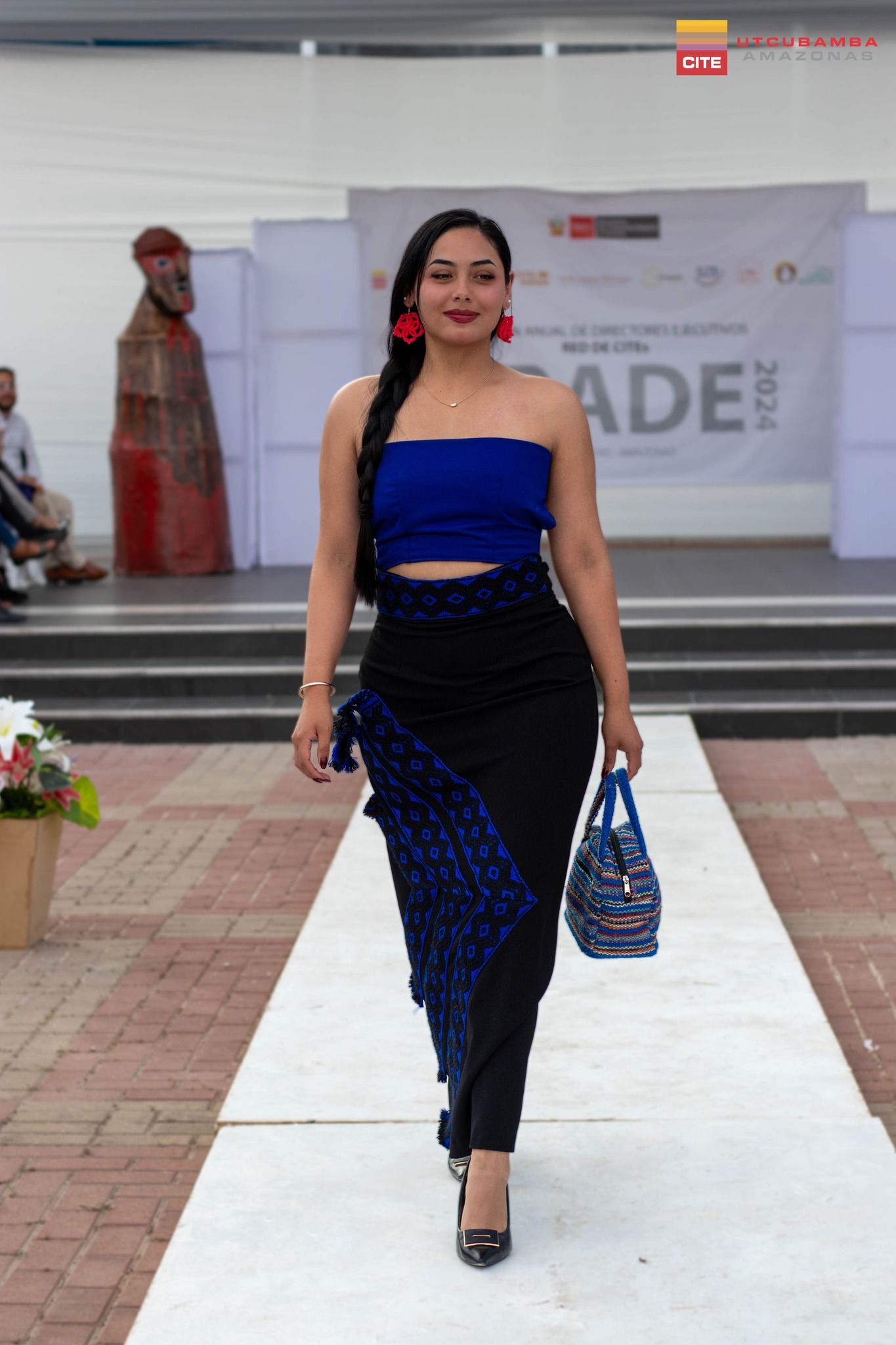 Pasarela de Moda Artesanal "La Rueca": Una Celebración de Tradición y Creatividad
