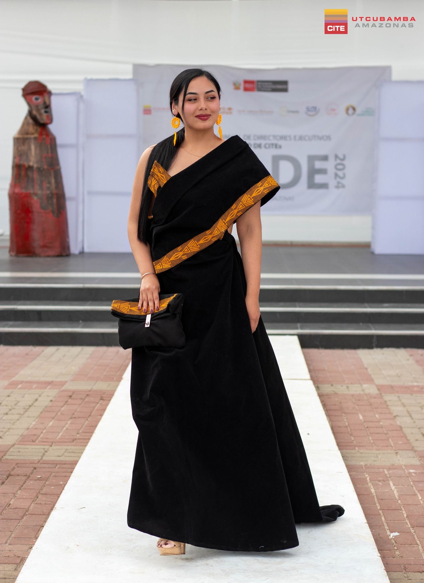 Pasarela de Moda Artesanal "La Rueca": Una Celebración de Tradición y Creatividad
