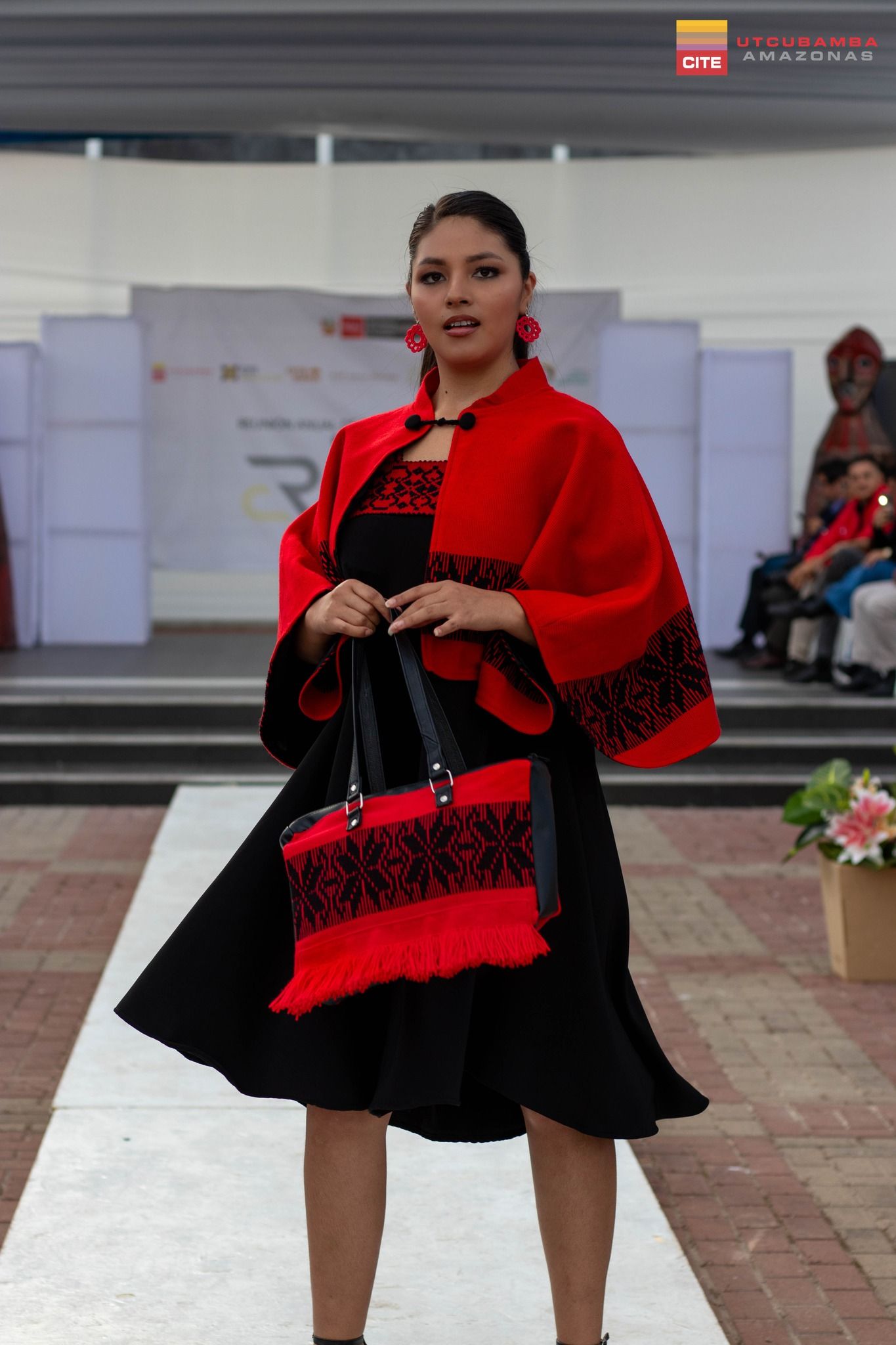Pasarela de Moda Artesanal "La Rueca": Una Celebración de Tradición y Creatividad