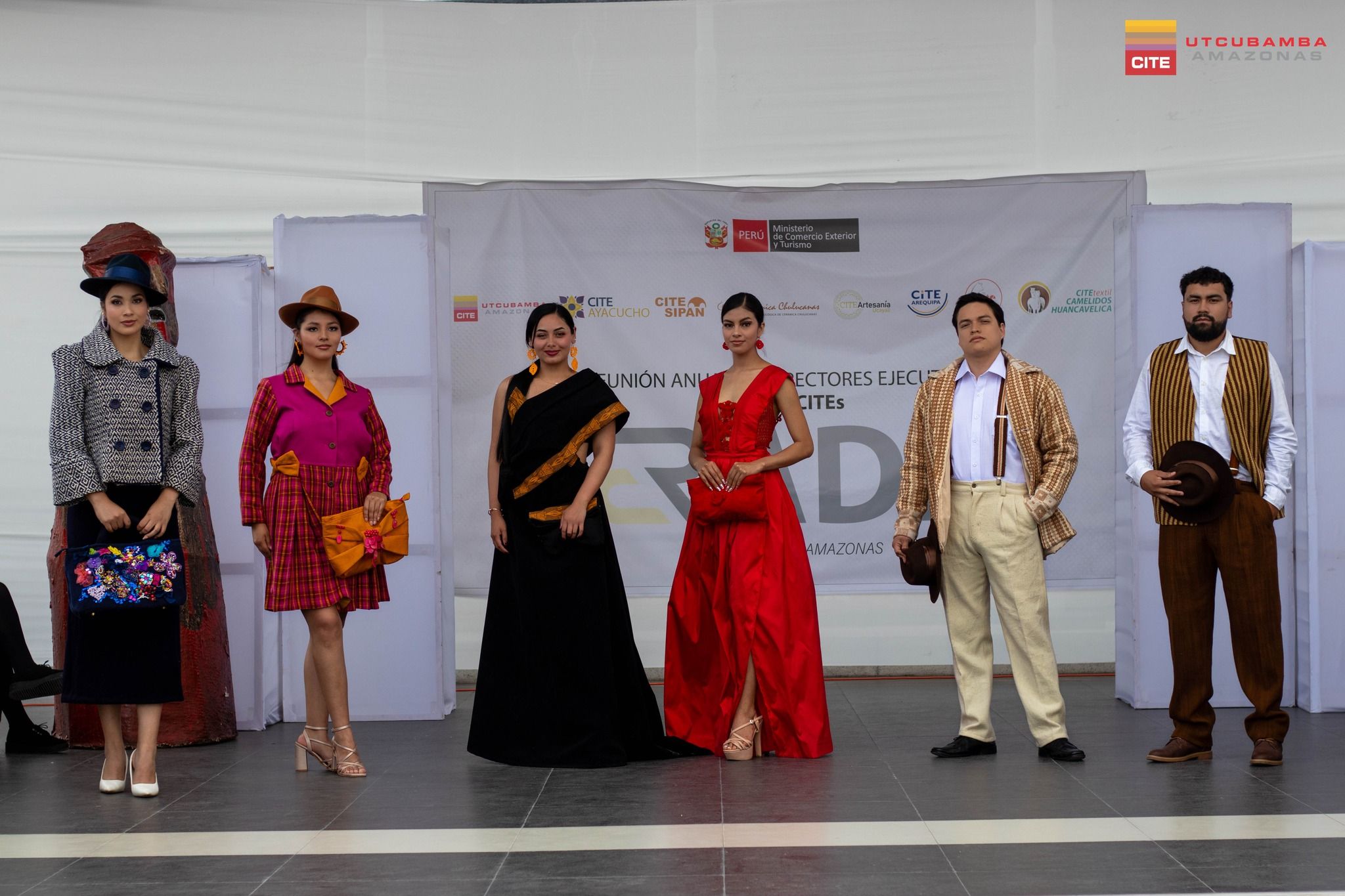 Pasarela de Moda Artesanal "La Rueca": Una Celebración de Tradición y Creatividad