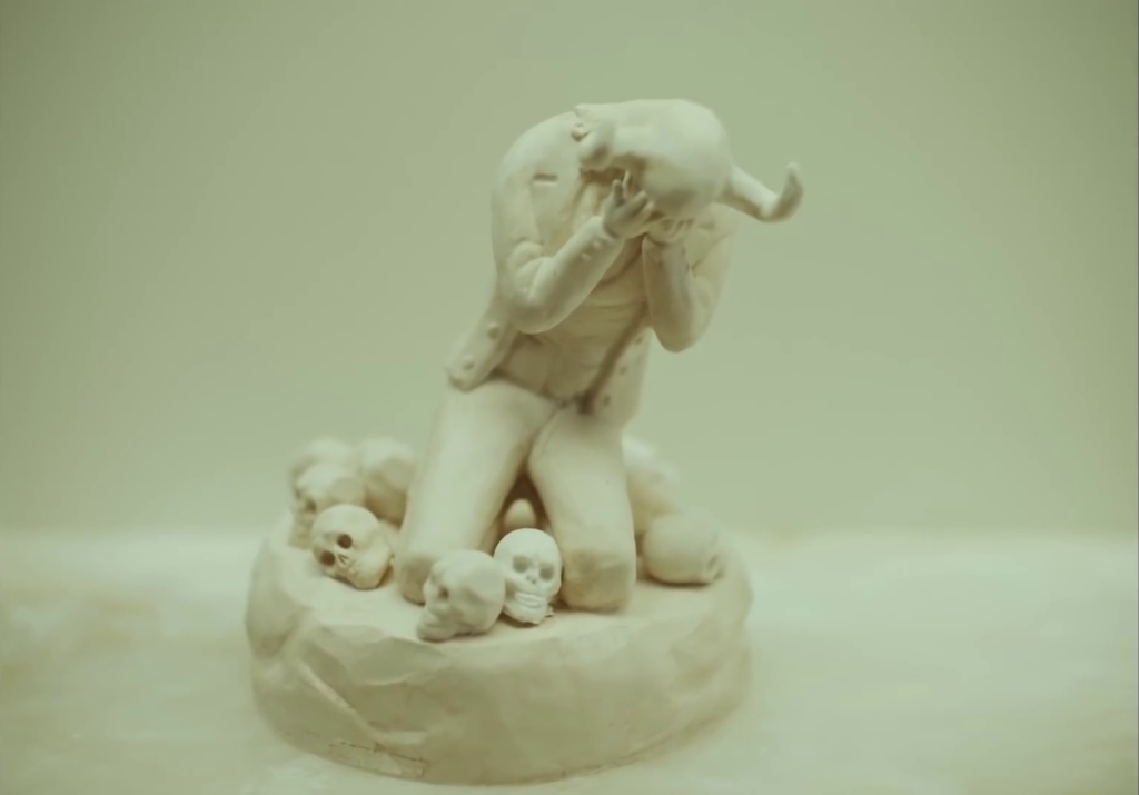 Figura cerámica del Diablo, realizada por el músico Nick Cave. 