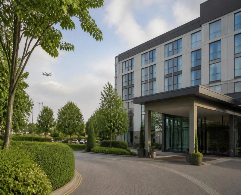 Hotels Near Heathrow: Park-and-Stay Maths for Early Flights