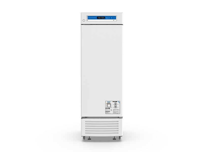 Refrigerador farmacéutico y grado médico de puerta sólida para vacunas, medicamentos y reactivos de 395 L ( 14 ft³) que ofrece una temperatura precisa de 2°C a 8°C y cuenta con registro interno de datos.