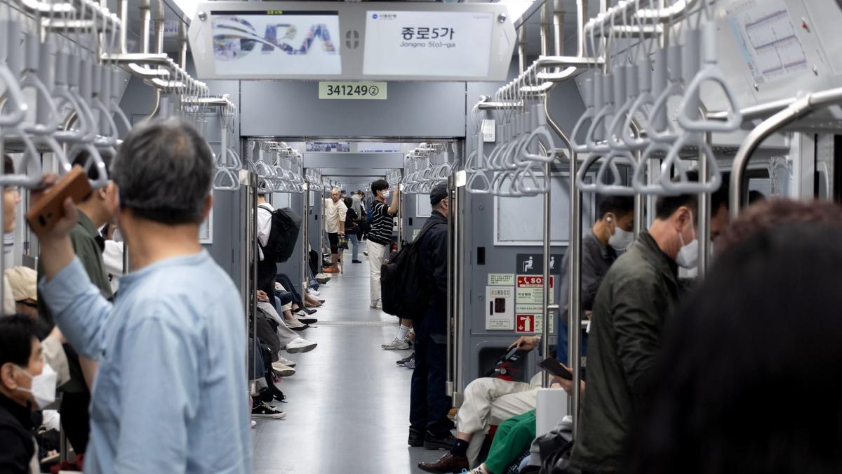 Passengers on a clean, modern Seoul subway platform