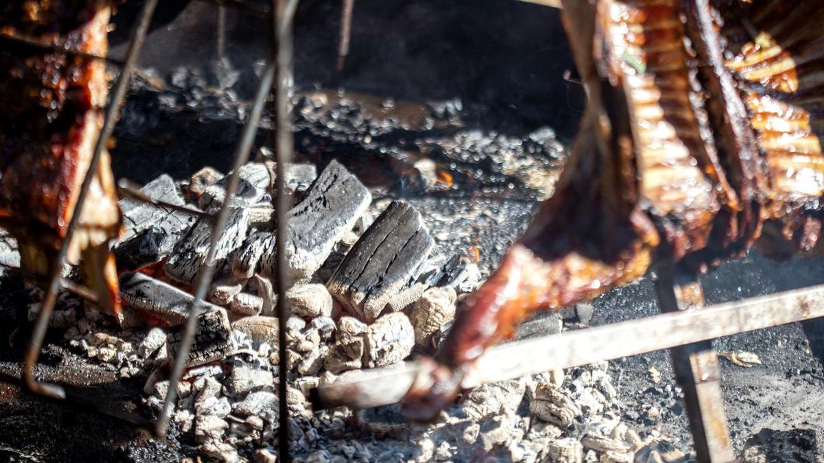 Grilled meat and vegetables over charcoal in the smoky Pasillo de Humo hall in Oaxaca