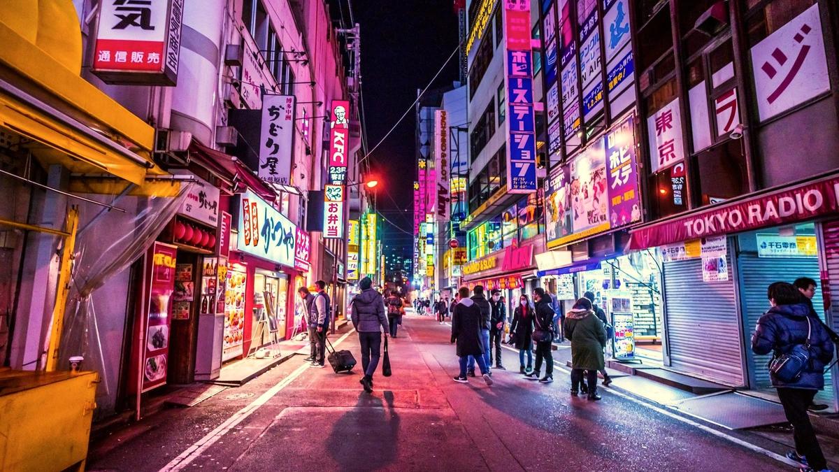 Neon signs and crowded pedestrian streets in Shinjuku at night