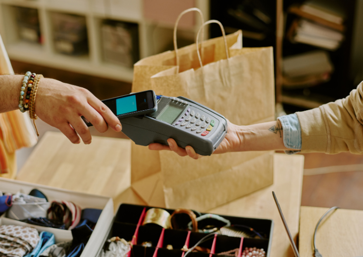 If You Live Outside the US, You Could Earn 3x Points on Almost ALL Purchases